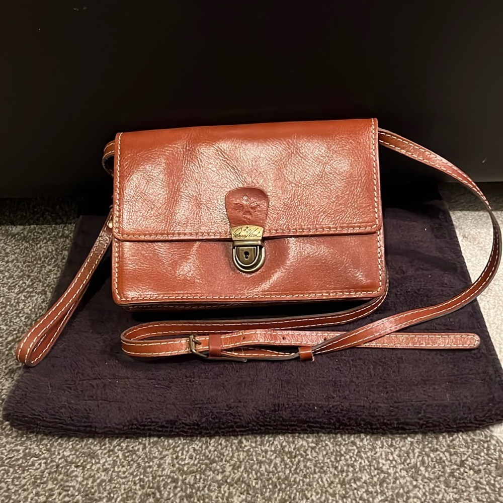 Patricia Nash Lanza Adjustable Crossbody Wrist Clutch Organizer Leather Purse